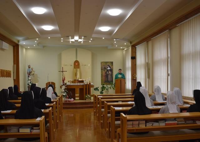 Nov� mesto, sestry, Notre Dame